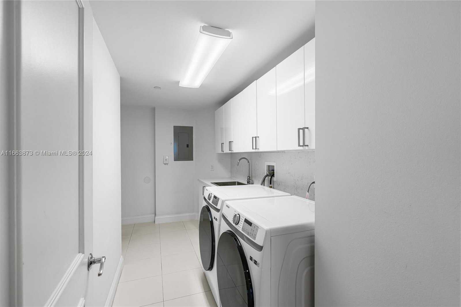 Small Image of 21050 POINT PL #904, Aventura Number 36