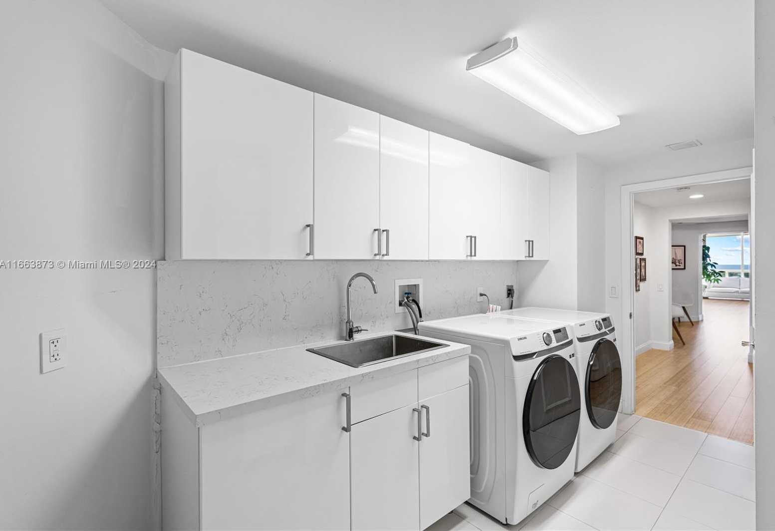 Small Image of 21050 POINT PL #904, Aventura Number 37