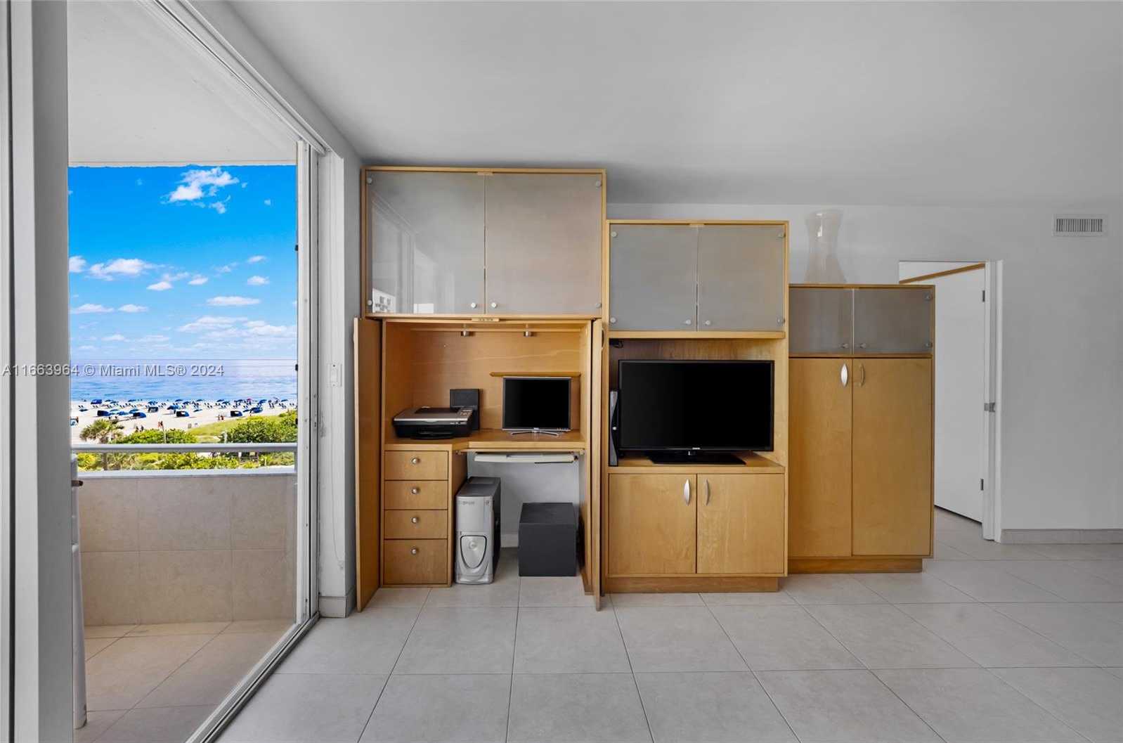 Small Image of 465 OCEAN DRIVE #619, Miami Beach Number 12