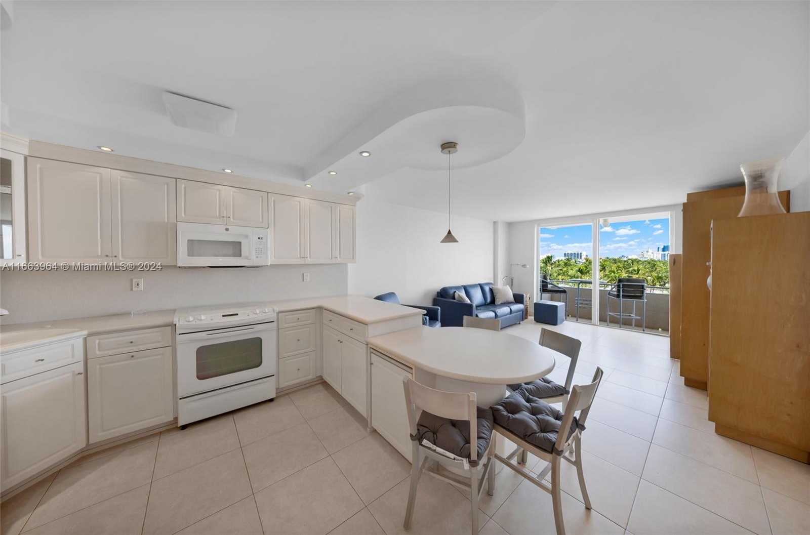 Small Image of 465 OCEAN DRIVE #619, Miami Beach Number 4