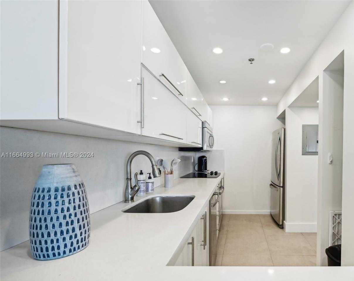 Small Image of 100 LINCOLN RD #804, Miami Beach Number 3