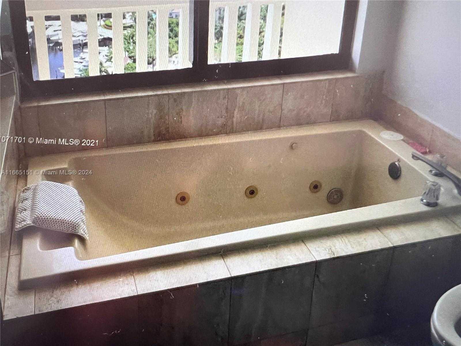 Small Image of 1000 ISLAND BLVD #2408, Aventura Number 11
