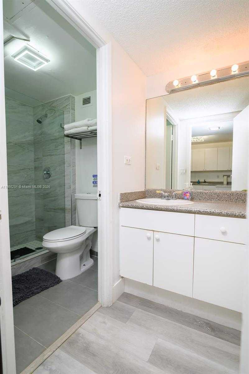 Small Image of 2301 COLLINS AV #429, Miami Beach Number 11