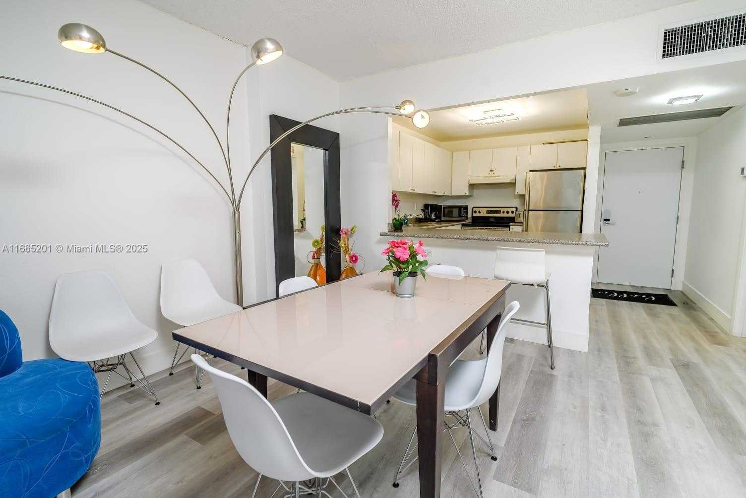 Small Image of 2301 COLLINS AV #429, Miami Beach Number 4