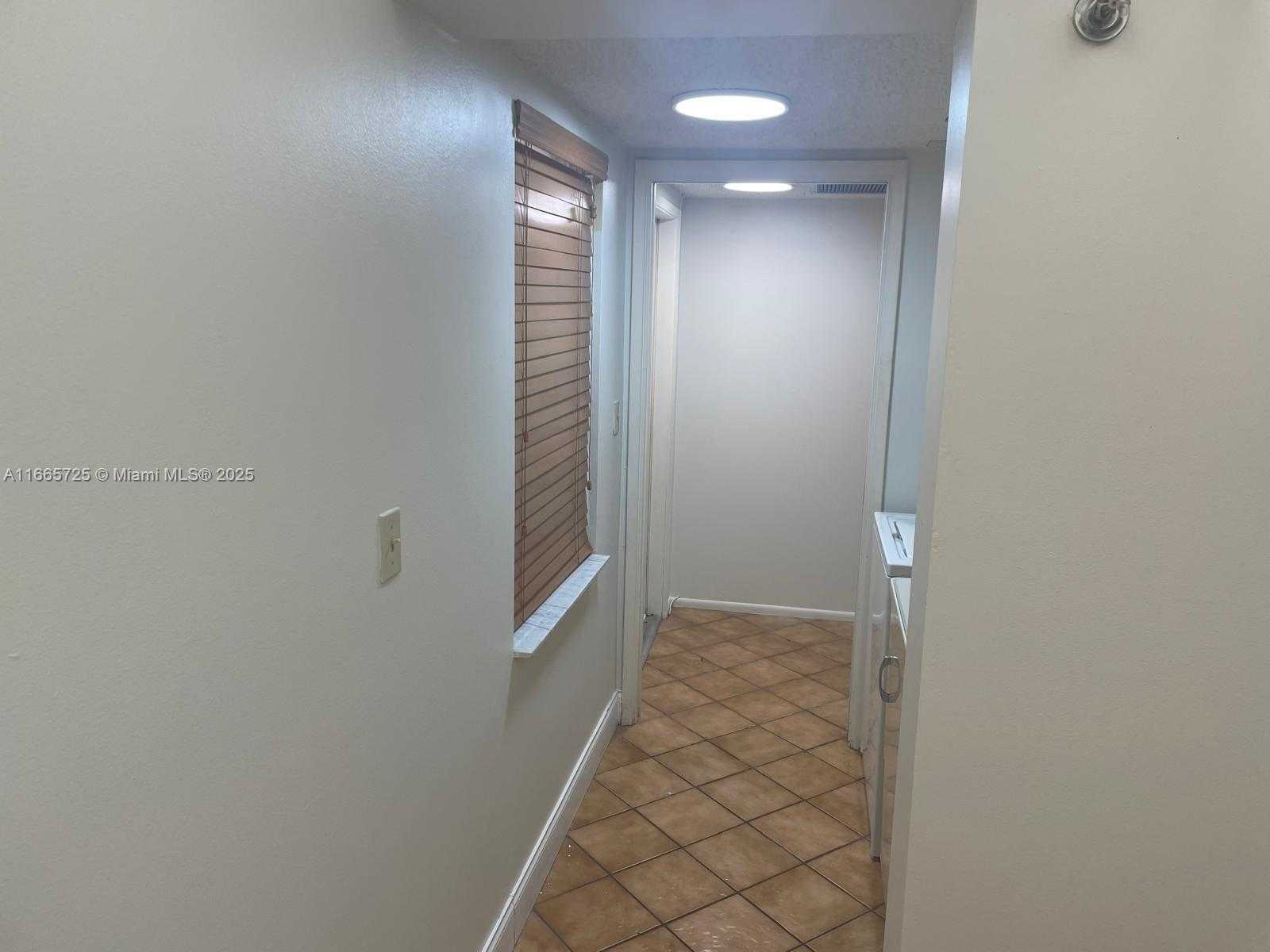 Small Image of 3520 OAKS WAY #208, Pompano Beach Number 25