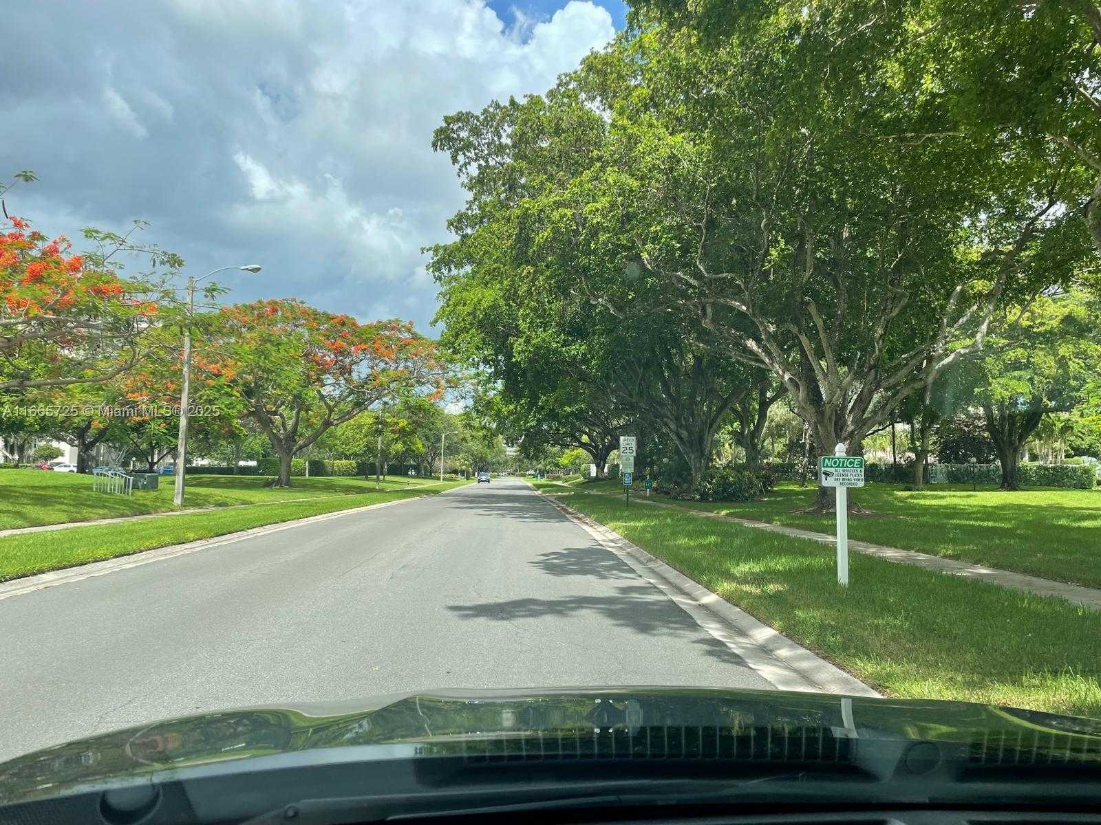 Small Image of 3520 OAKS WAY #208, Pompano Beach Number 28