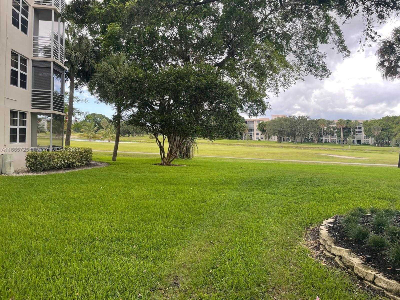 Small Image of 3520 OAKS WAY #208, Pompano Beach Number 29