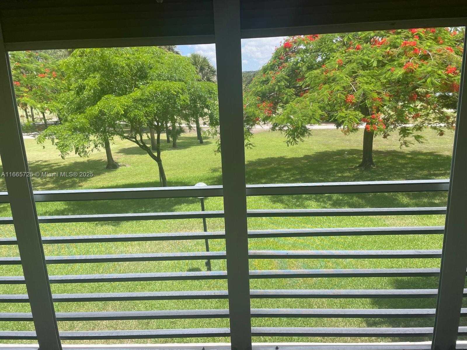 Small Image of 3520 OAKS WAY #208, Pompano Beach Number 31
