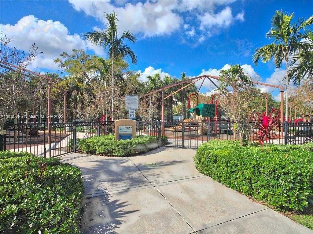 Small Image of 3520 OAKS WAY #208, Pompano Beach Number 37