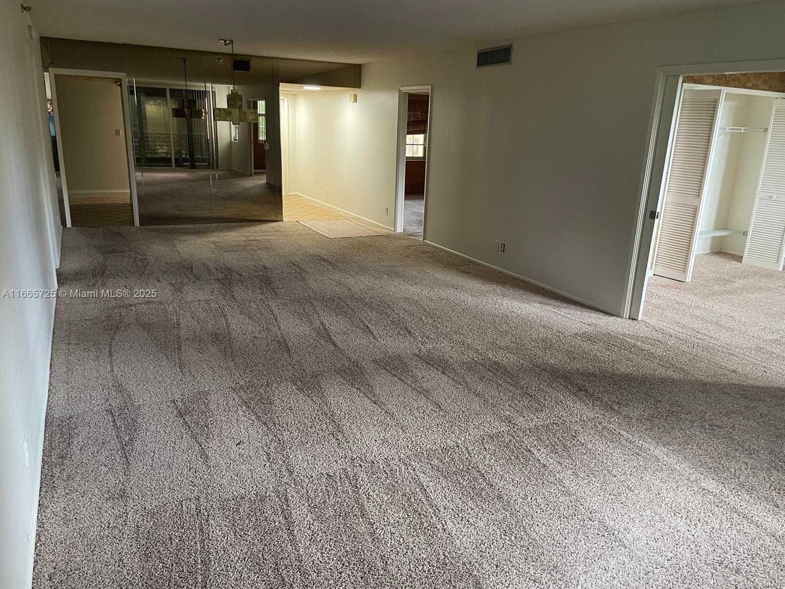 Small Image of 3520 OAKS WAY #208, Pompano Beach Number 4