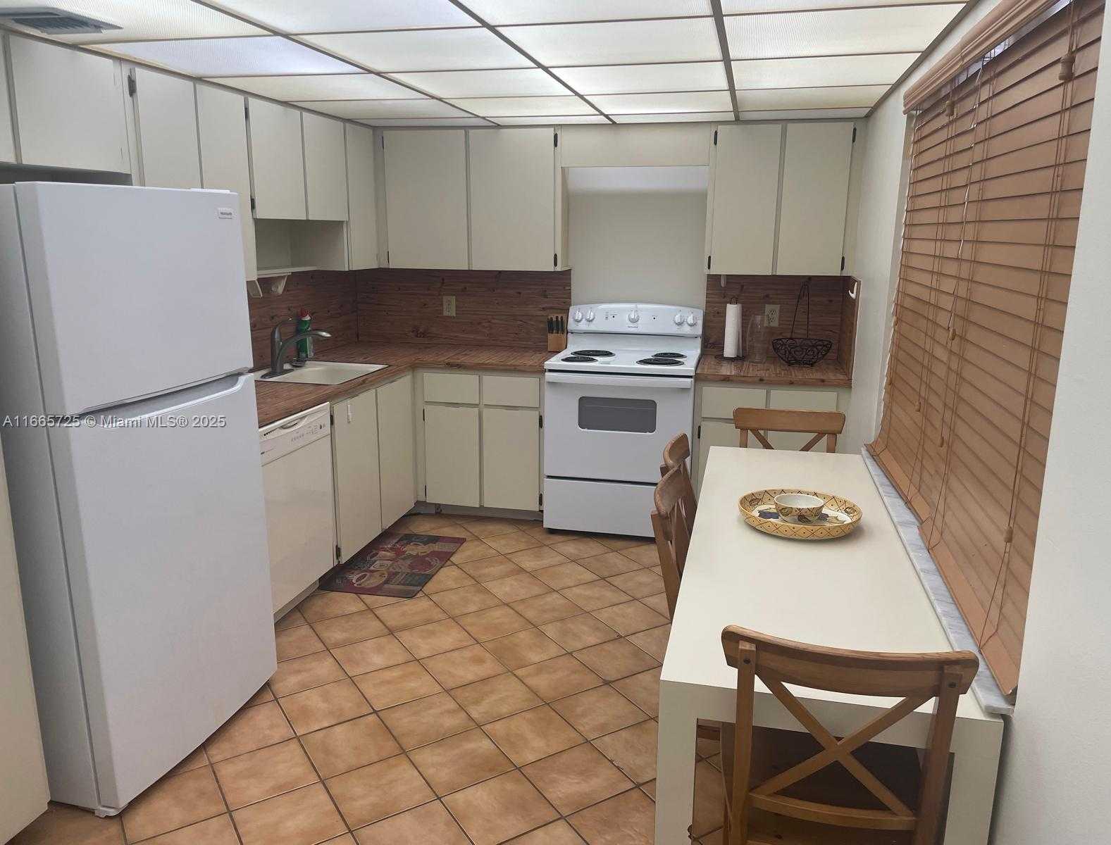 Small Image of 3520 OAKS WAY #208, Pompano Beach Number 5