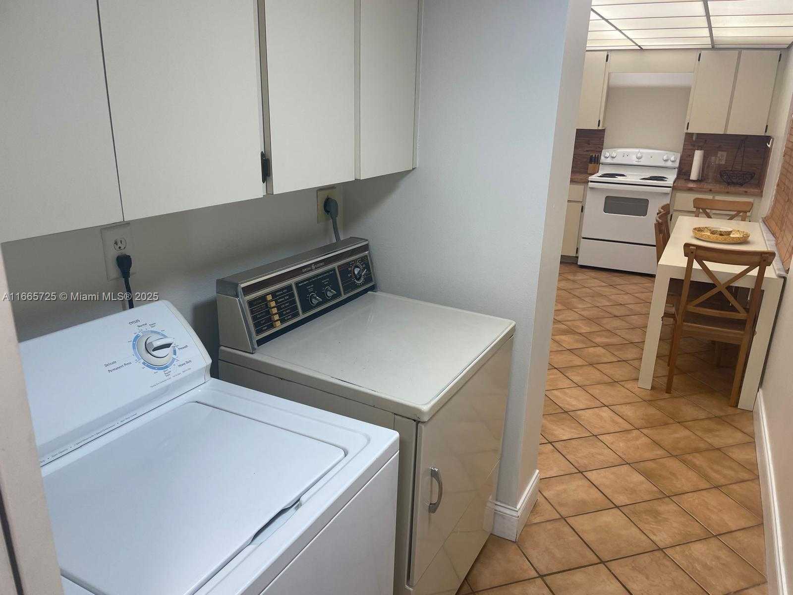 Small Image of 3520 OAKS WAY #208, Pompano Beach Number 6