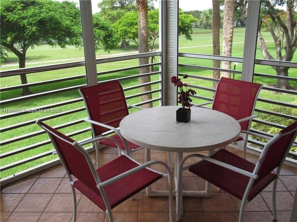 Small Image of 3520 OAKS WAY #208, Pompano Beach Number 7