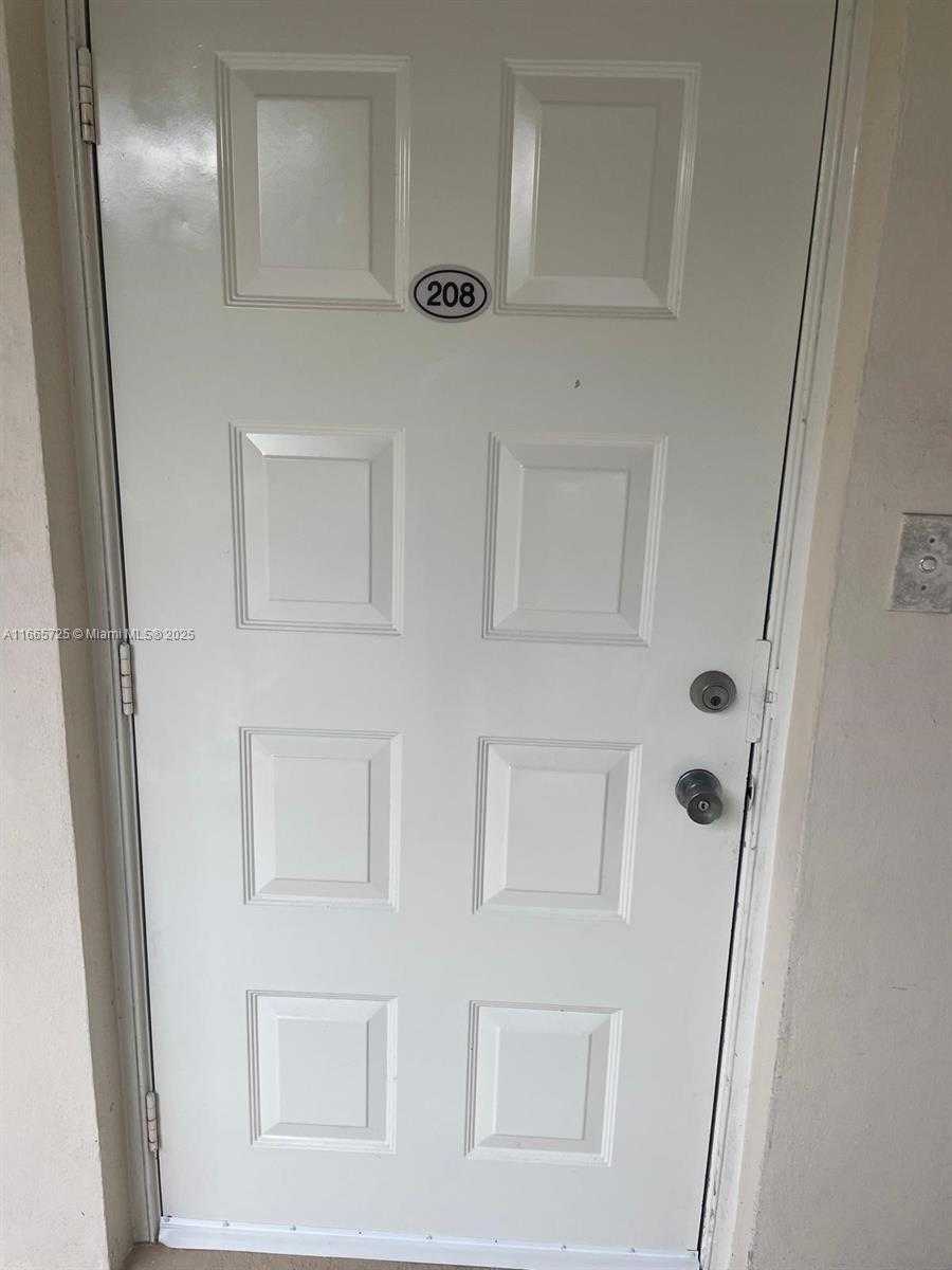 Small Image of 3520 OAKS WAY #208, Pompano Beach Number 9