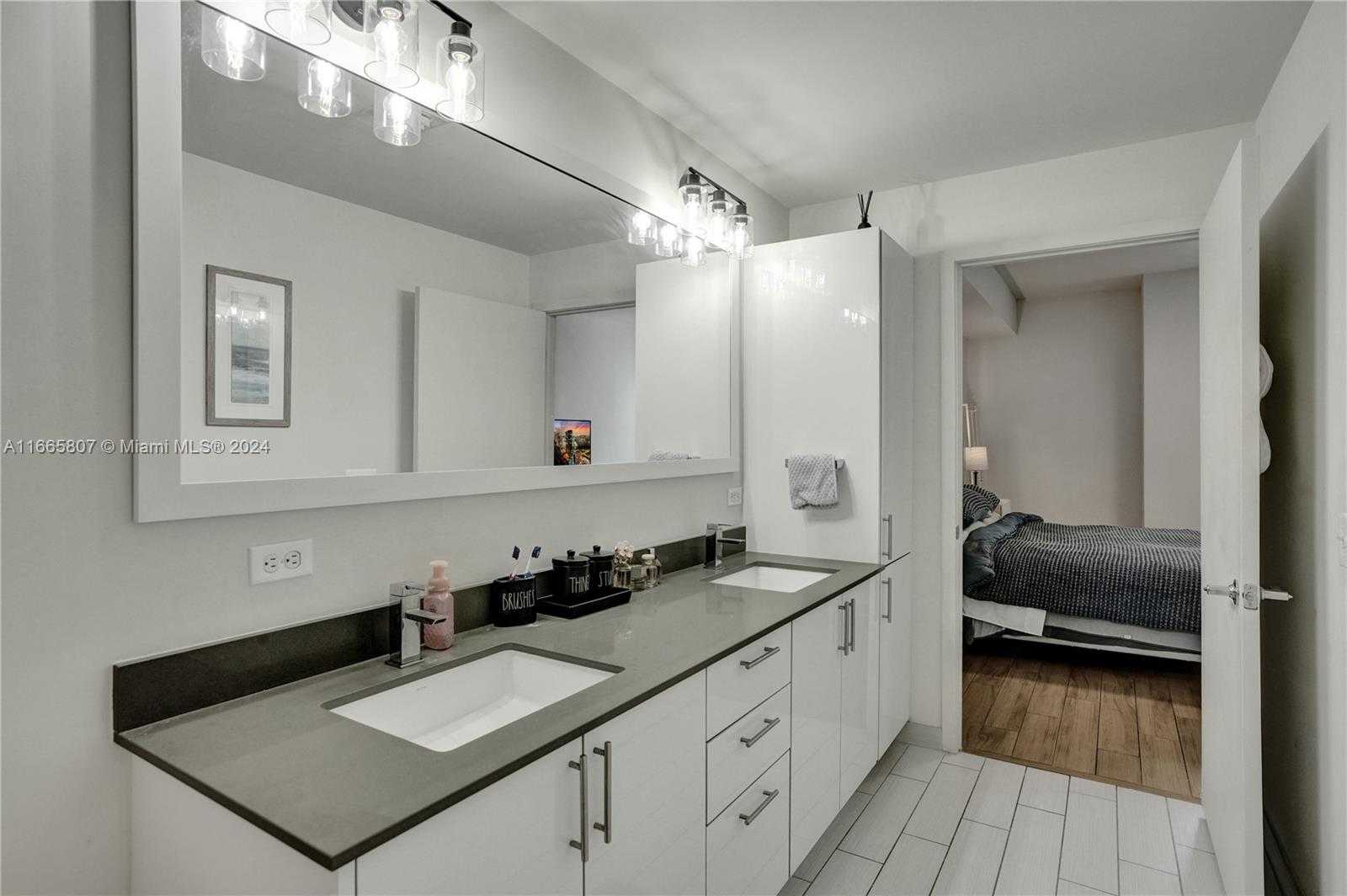 Small Image of 999 SOUTH WEST 1ST AVE #1807, Miami Number 19