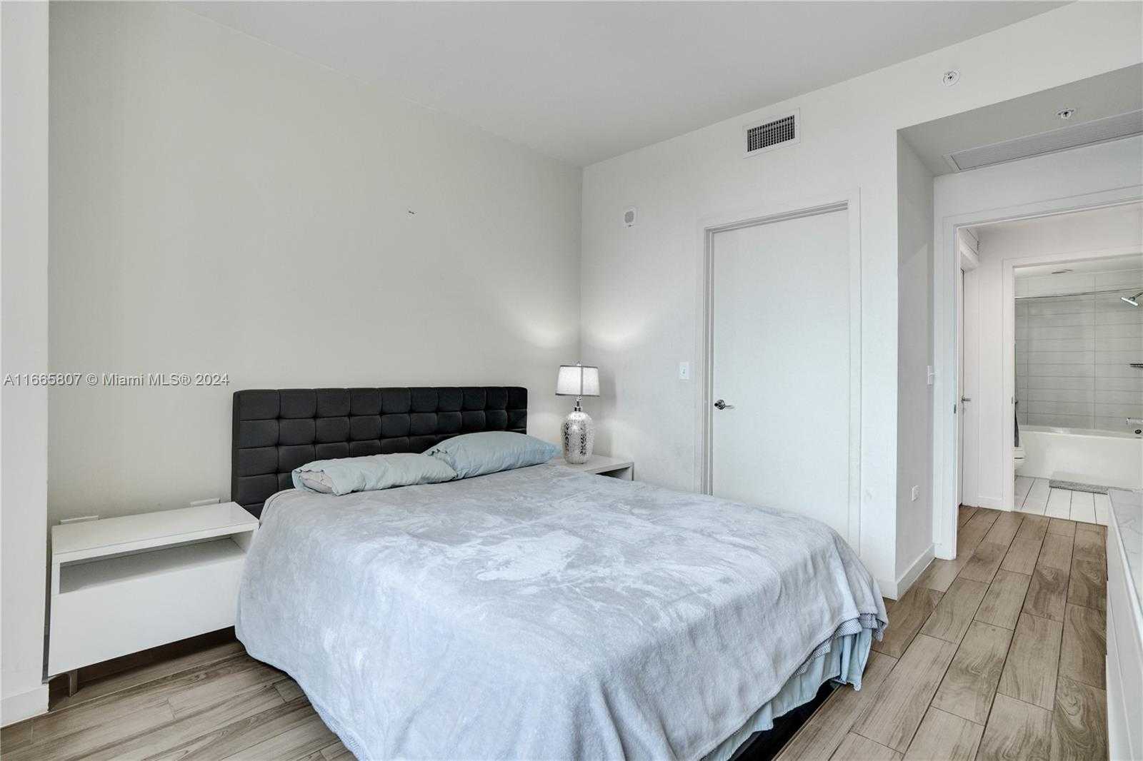 Small Image of 999 SOUTH WEST 1ST AVE #1807, Miami Number 21