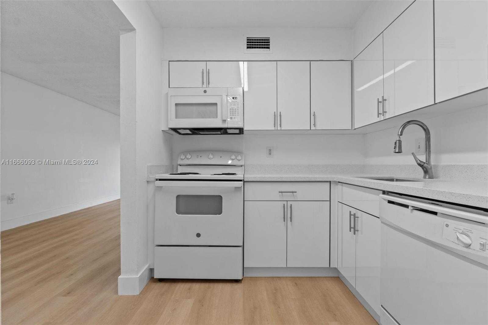 Small Image of 4804 NW 79th Ave, Doral, FL 33166, USA Number 10