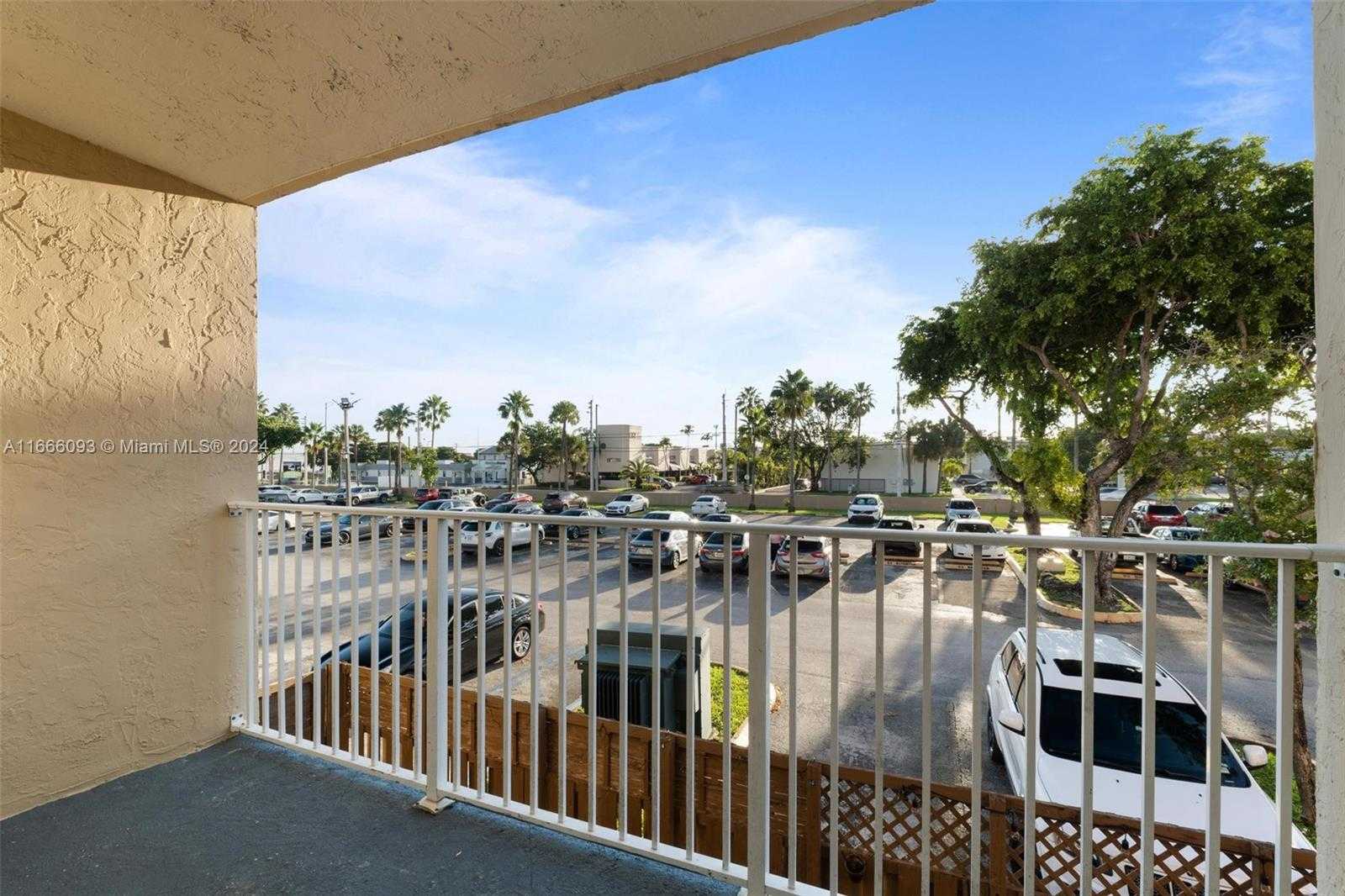Small Image of 4804 NW 79th Ave, Doral, FL 33166, USA Number 12
