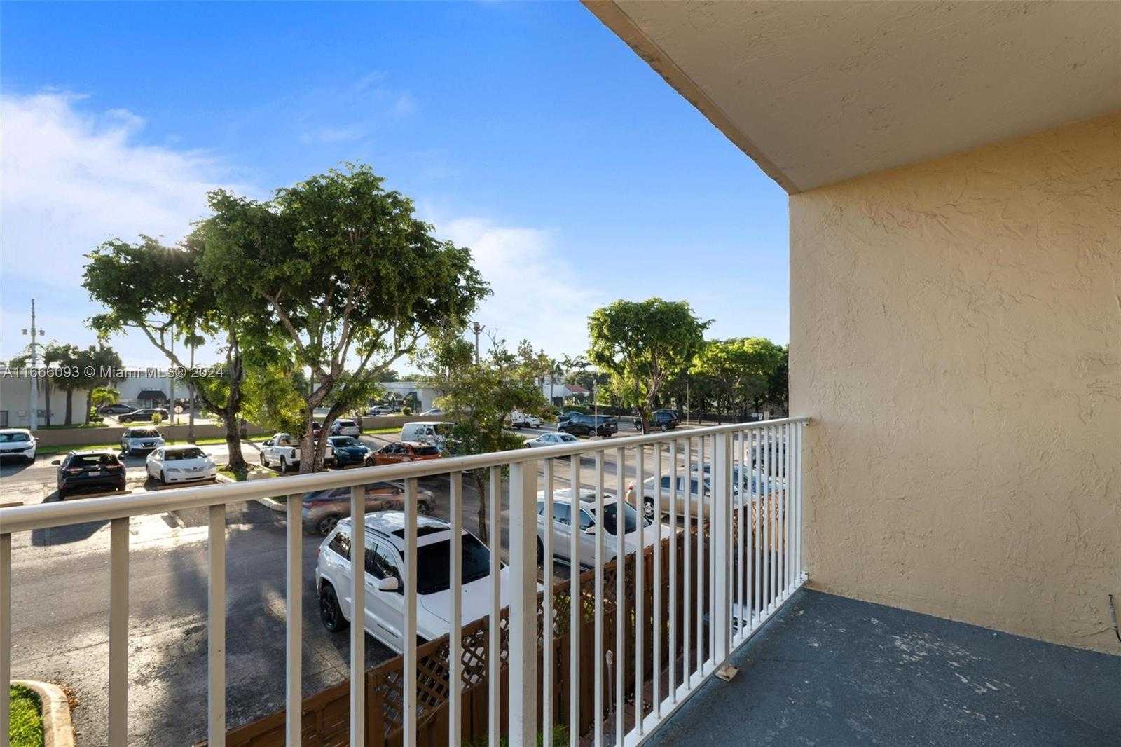 Small Image of 4804 NW 79th Ave, Doral, FL 33166, USA Number 13