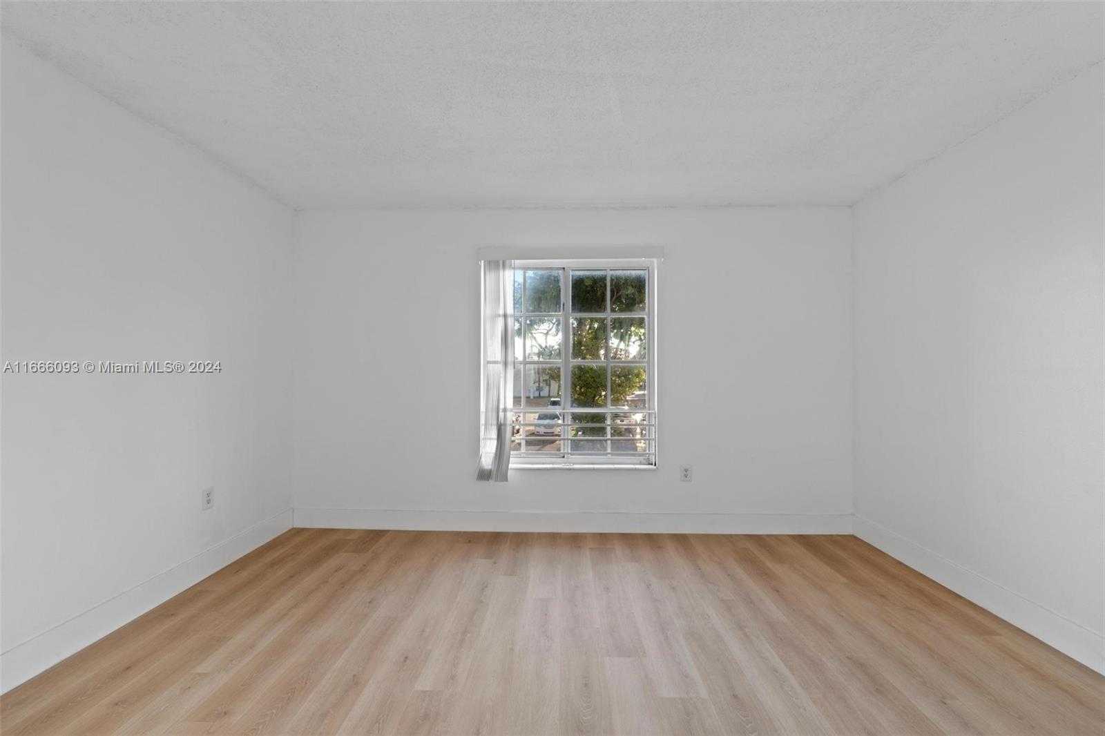 Small Image of 4804 NW 79th Ave, Doral, FL 33166, USA Number 15