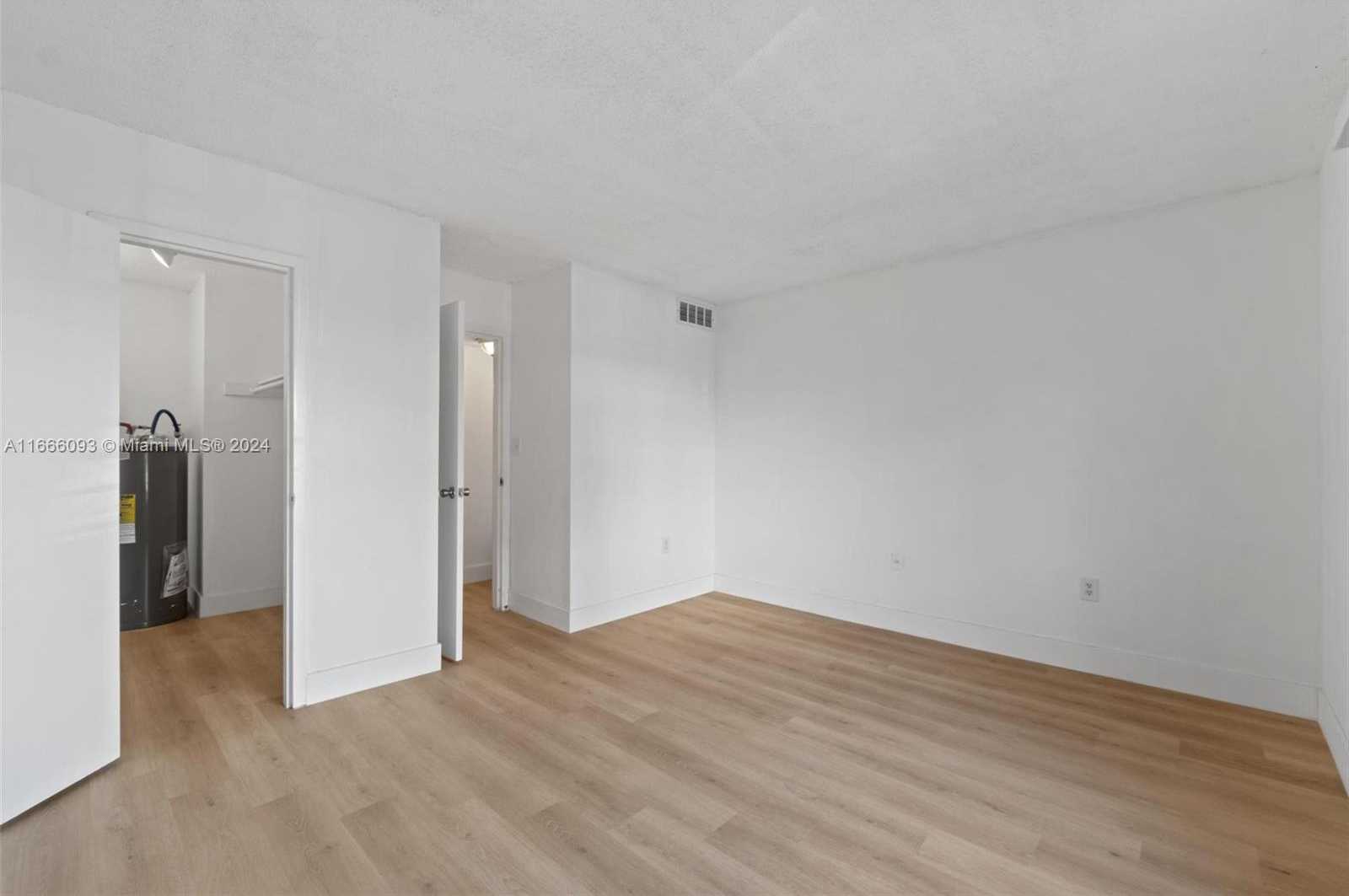Small Image of 4804 NW 79th Ave, Doral, FL 33166, USA Number 16
