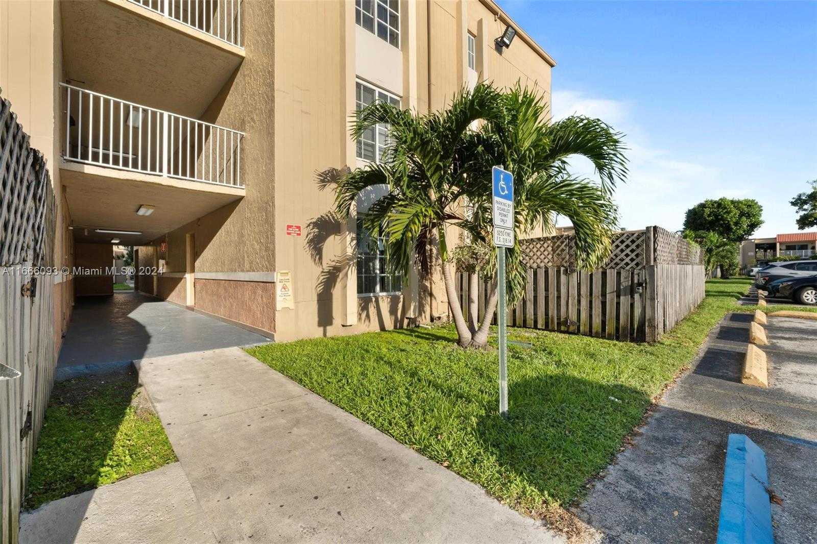 Small Image of 4804 NW 79th Ave, Doral, FL 33166, USA Number 21