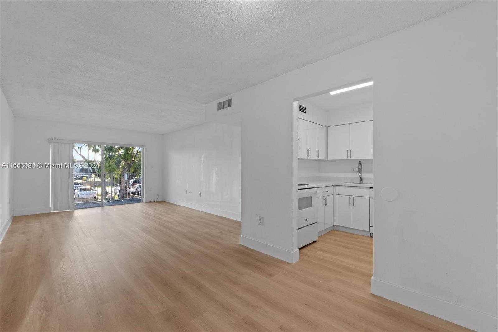 Small Image of 4804 NW 79th Ave, Doral, FL 33166, USA Number 5