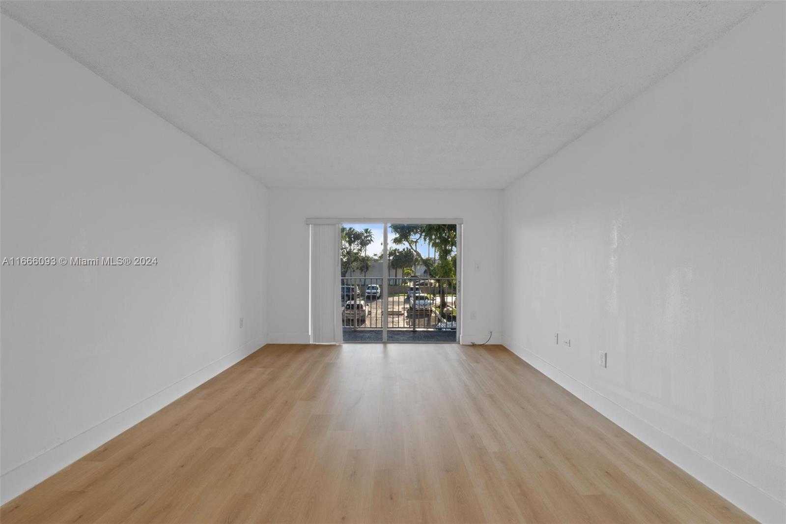 Small Image of 4804 NW 79th Ave, Doral, FL 33166, USA Number 7
