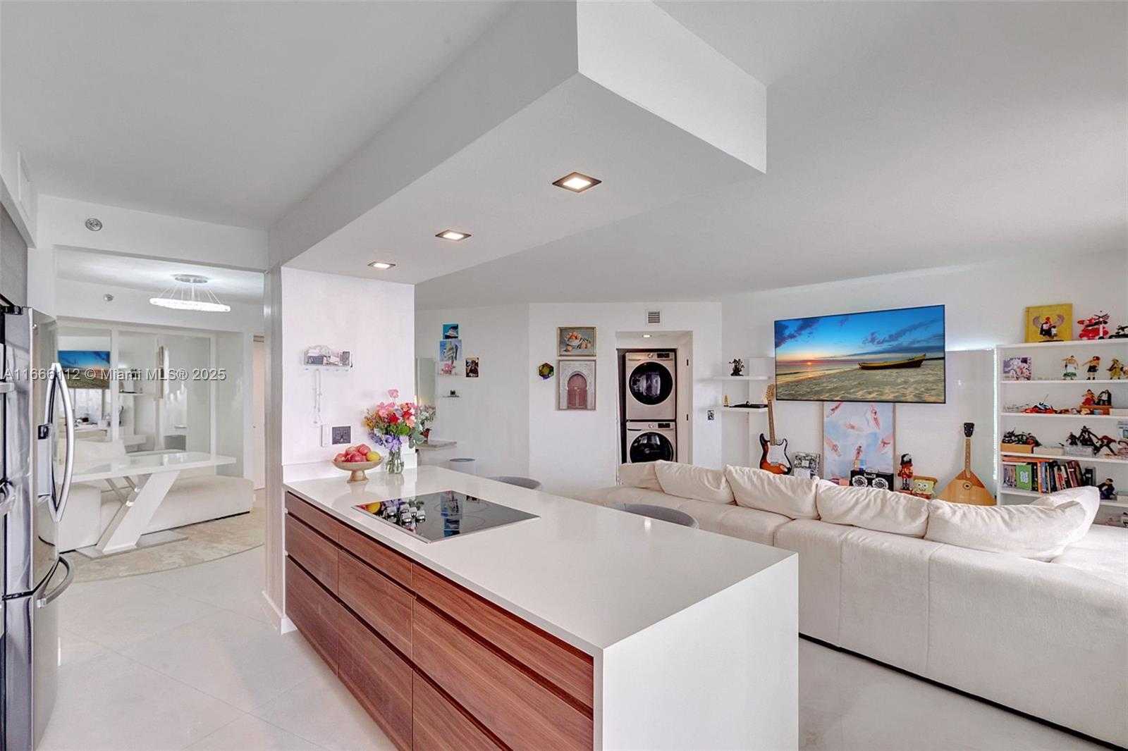 Small Image of 1000 ISLAND BLVD #2511, Aventura Number 9