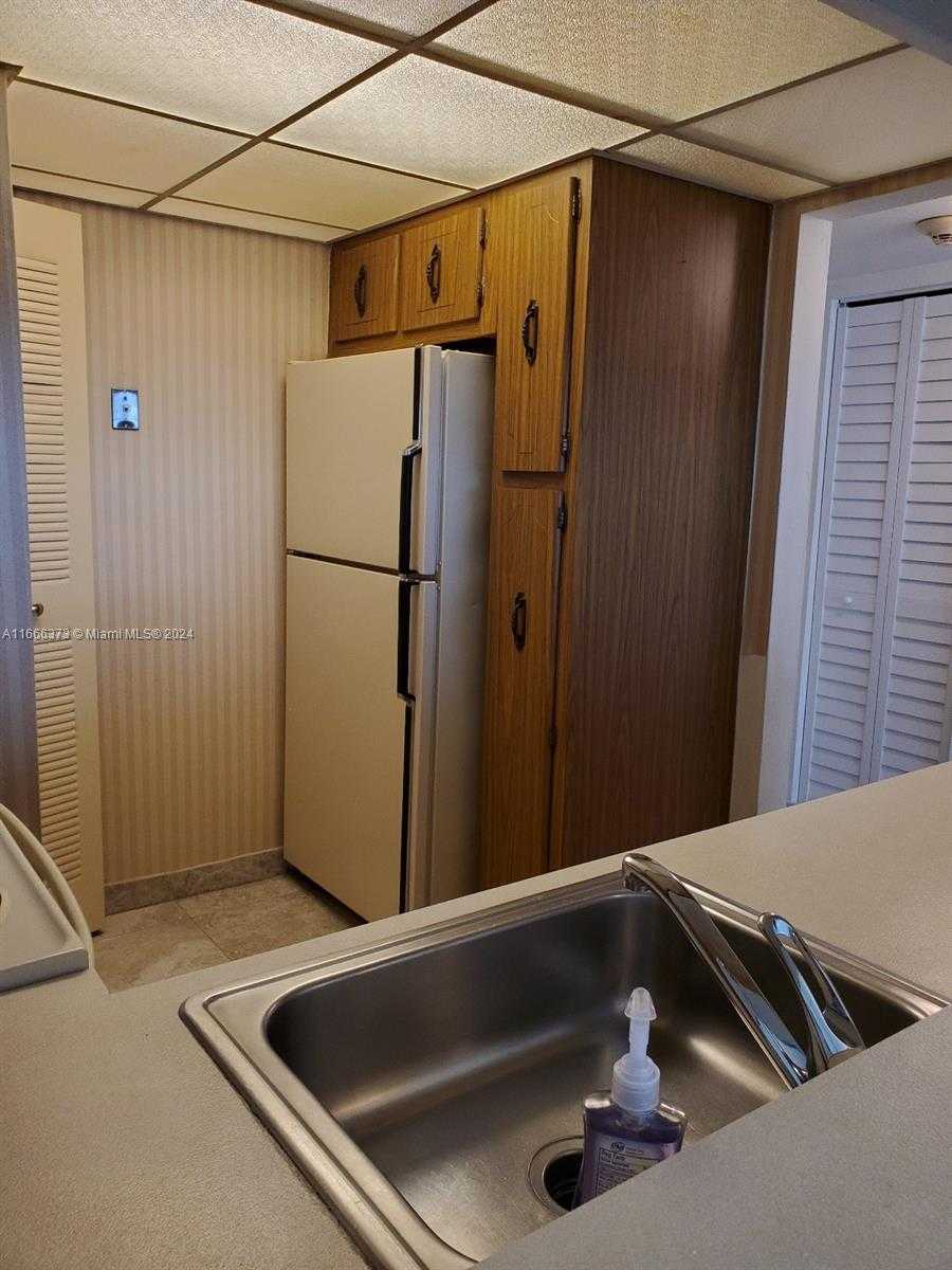 Small Image of 600 NORTH EAST 36TH ST #1109, Miami Number 8