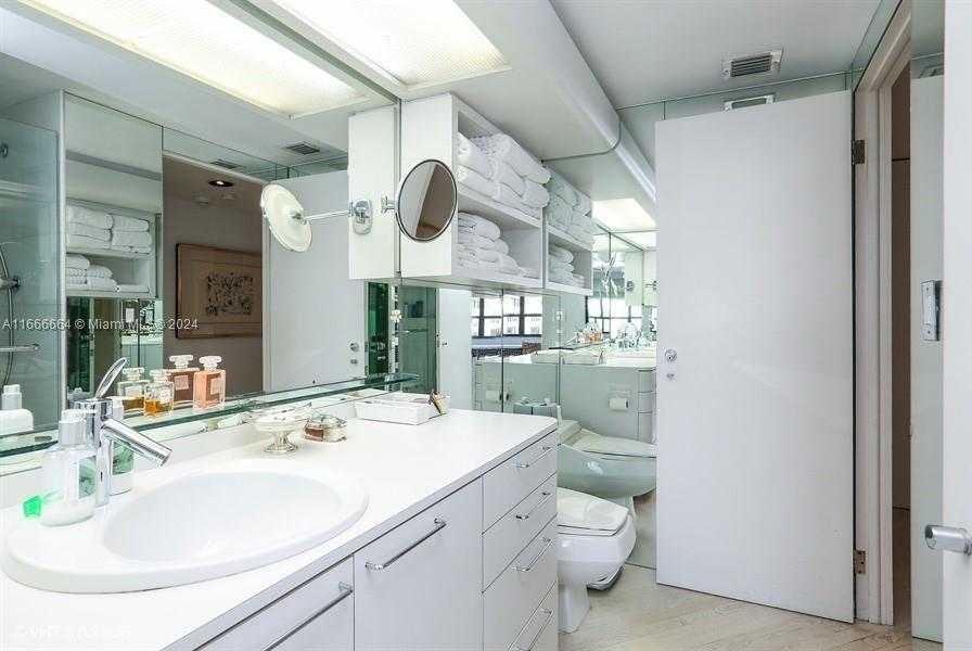 Small Image of 2 GROVE ISLE DR #B1708, Miami Number 13