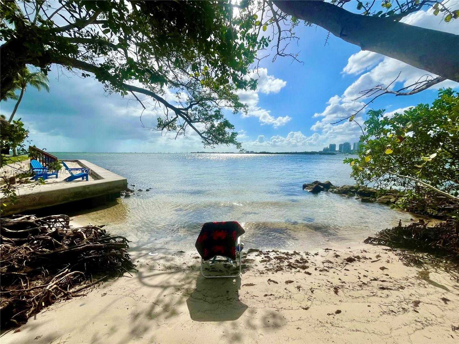 Small Image of 2 GROVE ISLE DR #B1708, Miami Number 17