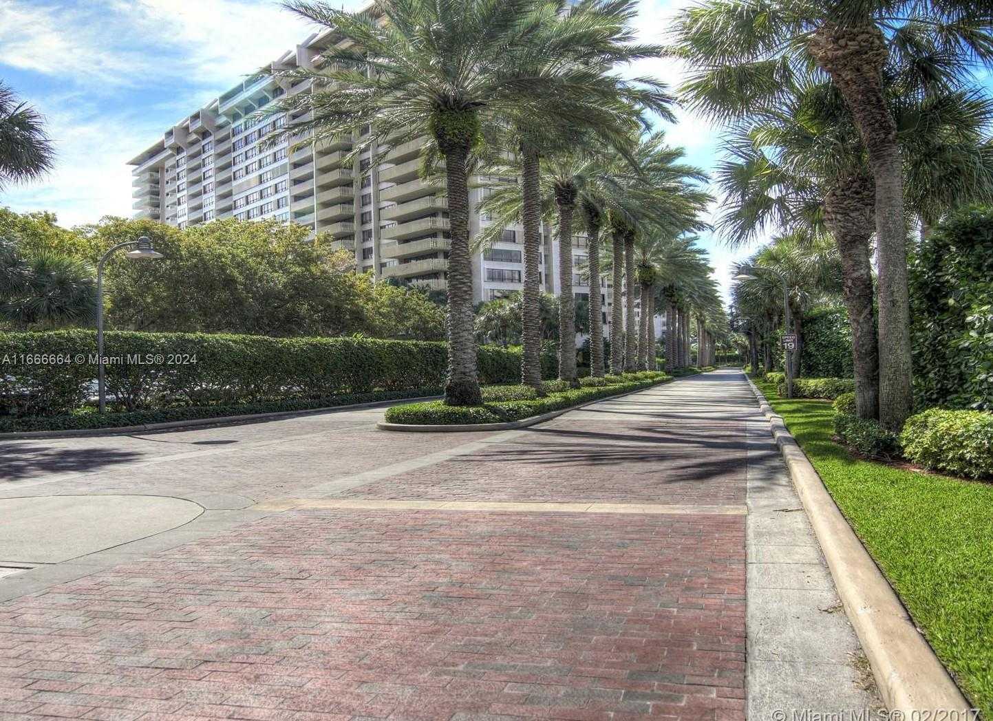 Small Image of 2 GROVE ISLE DR #B1708, Miami Number 26