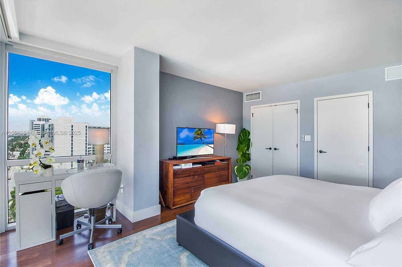 Small Image of 6801 COLLINS AVE #1101, Miami Beach Number 4