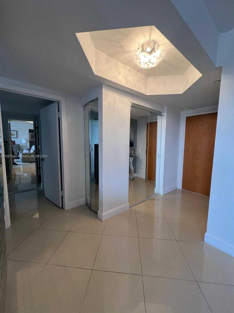 Small Image of 3610 YACHT CLUB DR #912, Aventura Number 2