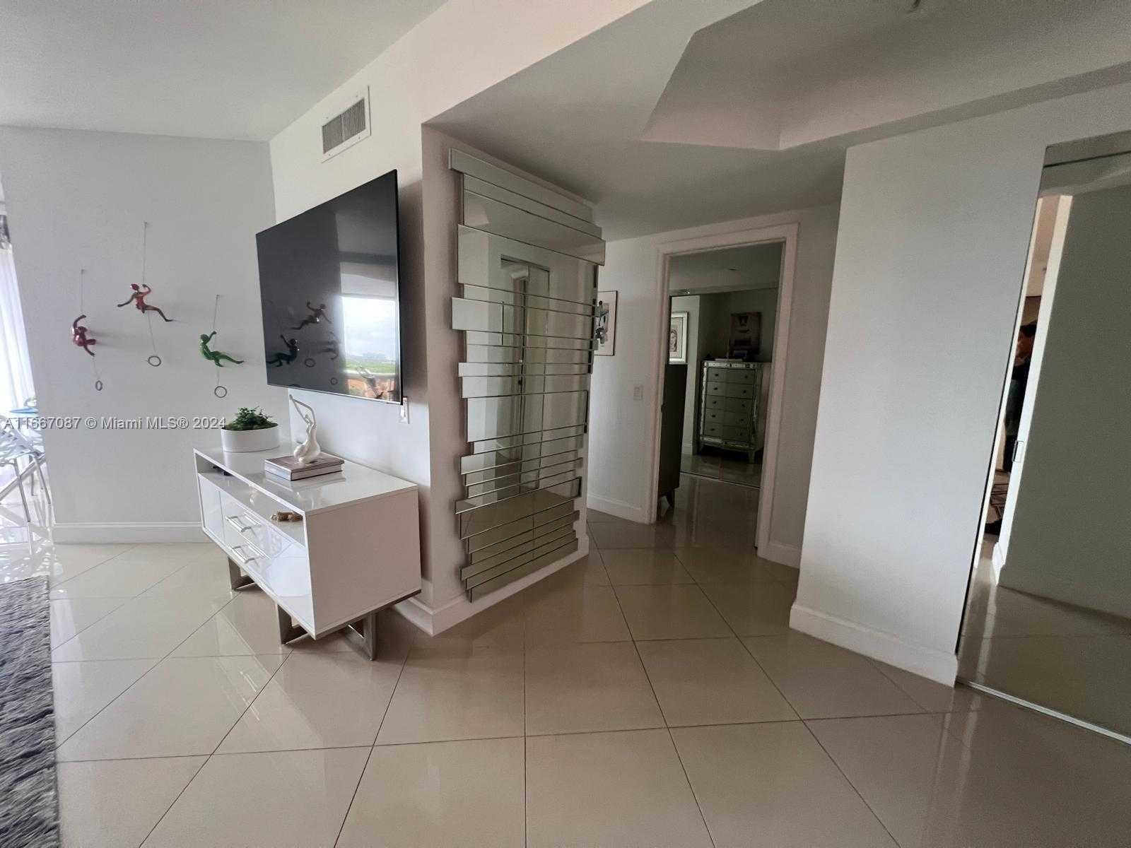 Small Image of 3610 YACHT CLUB DR #912, Aventura Number 3