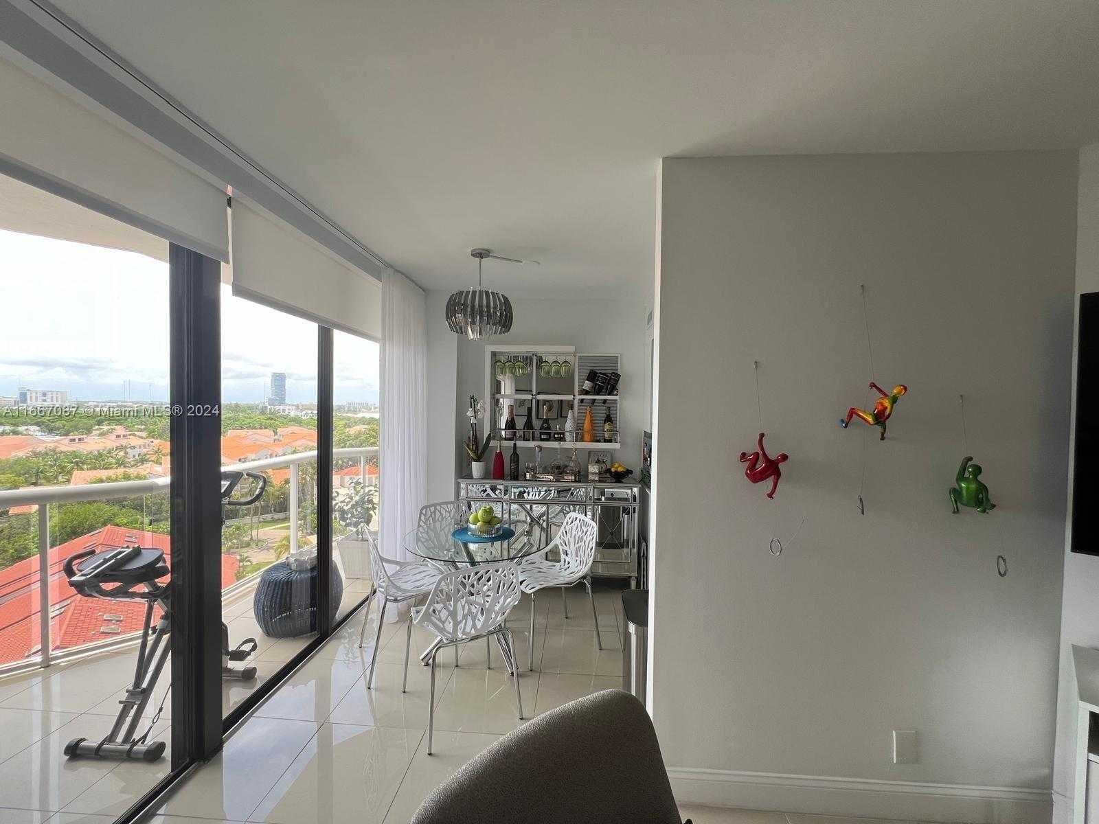 Small Image of 3610 YACHT CLUB DR #912, Aventura Number 5