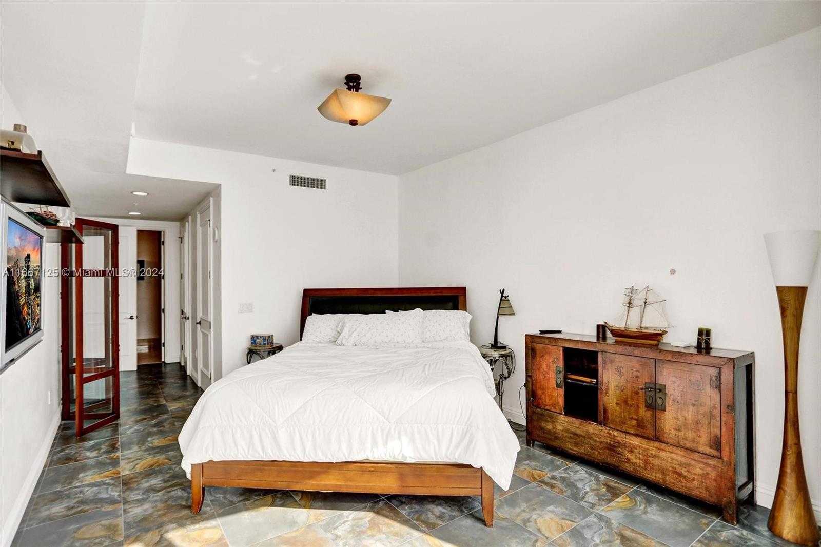 Small Image of 18101 COLLINS AVE #4106 + Cabana, Sunny Isles Beach Number 31