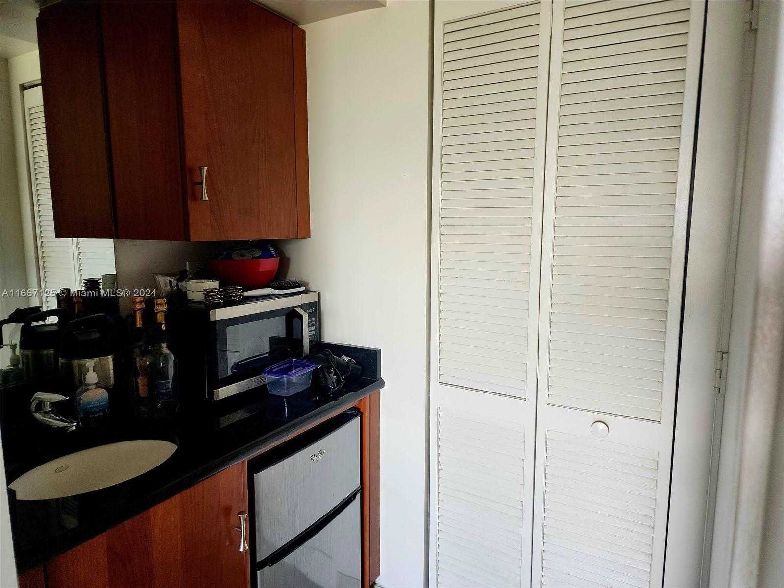 Small Image of 18101 COLLINS AVE #4106 + Cabana, Sunny Isles Beach Number 63