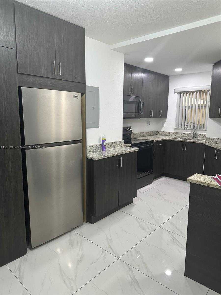 Small Image of 8810 FONTAINEBLEAU BLVD #115, Miami Number 18