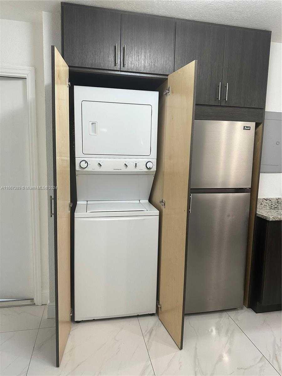 Small Image of 8810 FONTAINEBLEAU BLVD #115, Miami Number 20