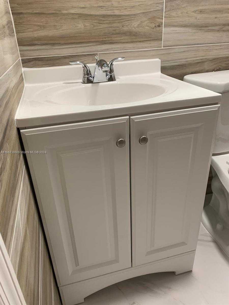 Small Image of 8810 FONTAINEBLEAU BLVD #115, Miami Number 28