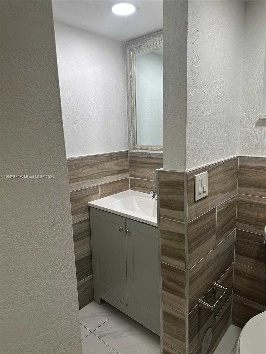 Small Image of 8810 FONTAINEBLEAU BLVD #115, Miami Number 35