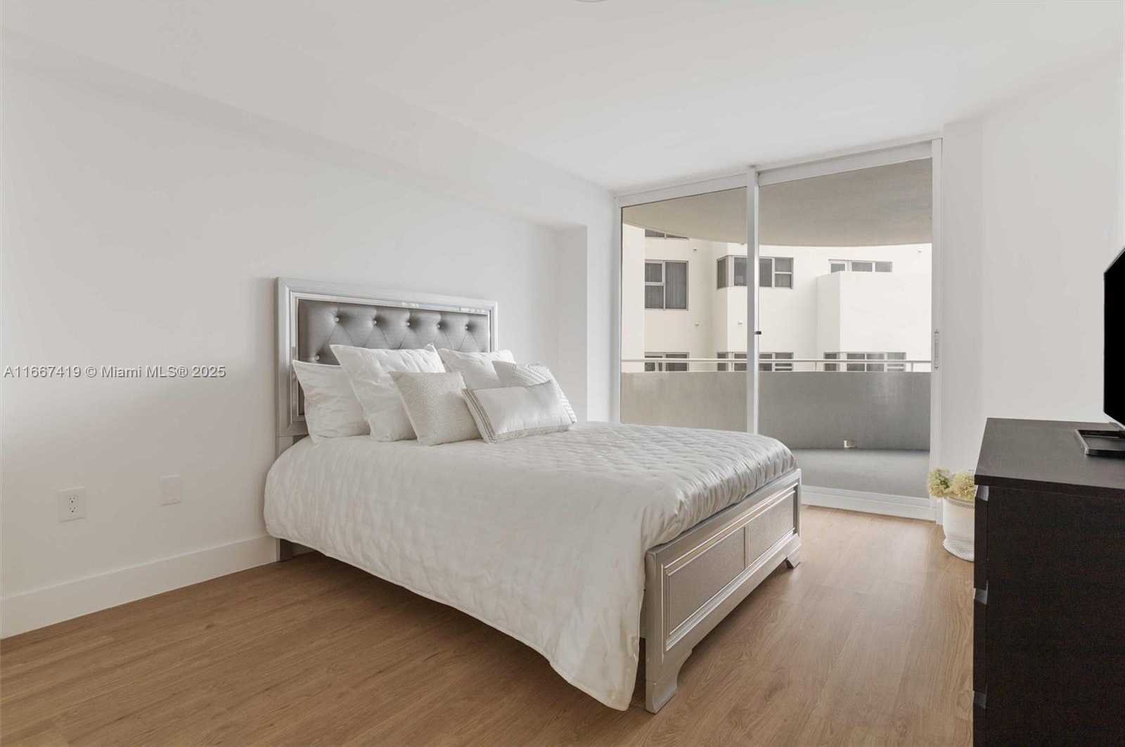 Small Image of 6301 COLLINS AVE #1005, Miami Beach Number 10