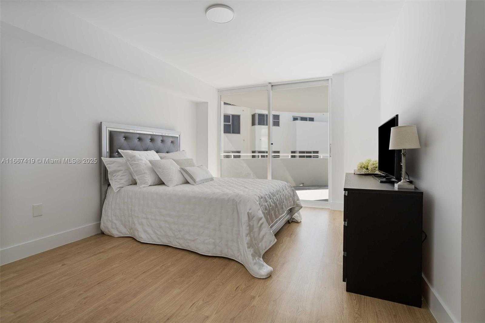 Small Image of 6301 COLLINS AVE #1005, Miami Beach Number 11
