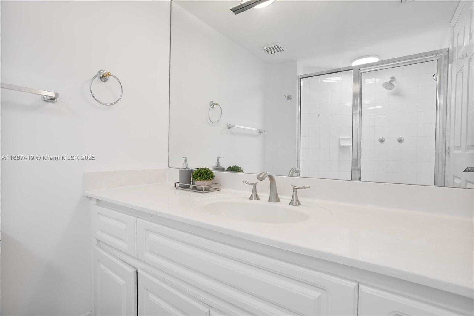 Small Image of 6301 COLLINS AVE #1005, Miami Beach Number 8