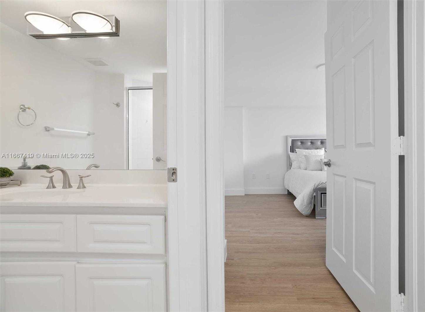 Small Image of 6301 COLLINS AVE #1005, Miami Beach Number 9