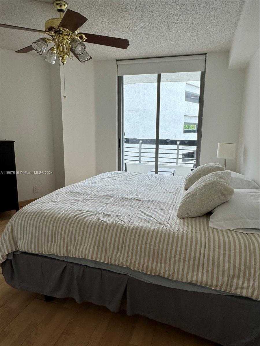 Small Image of 3400 #206, Aventura Number 16