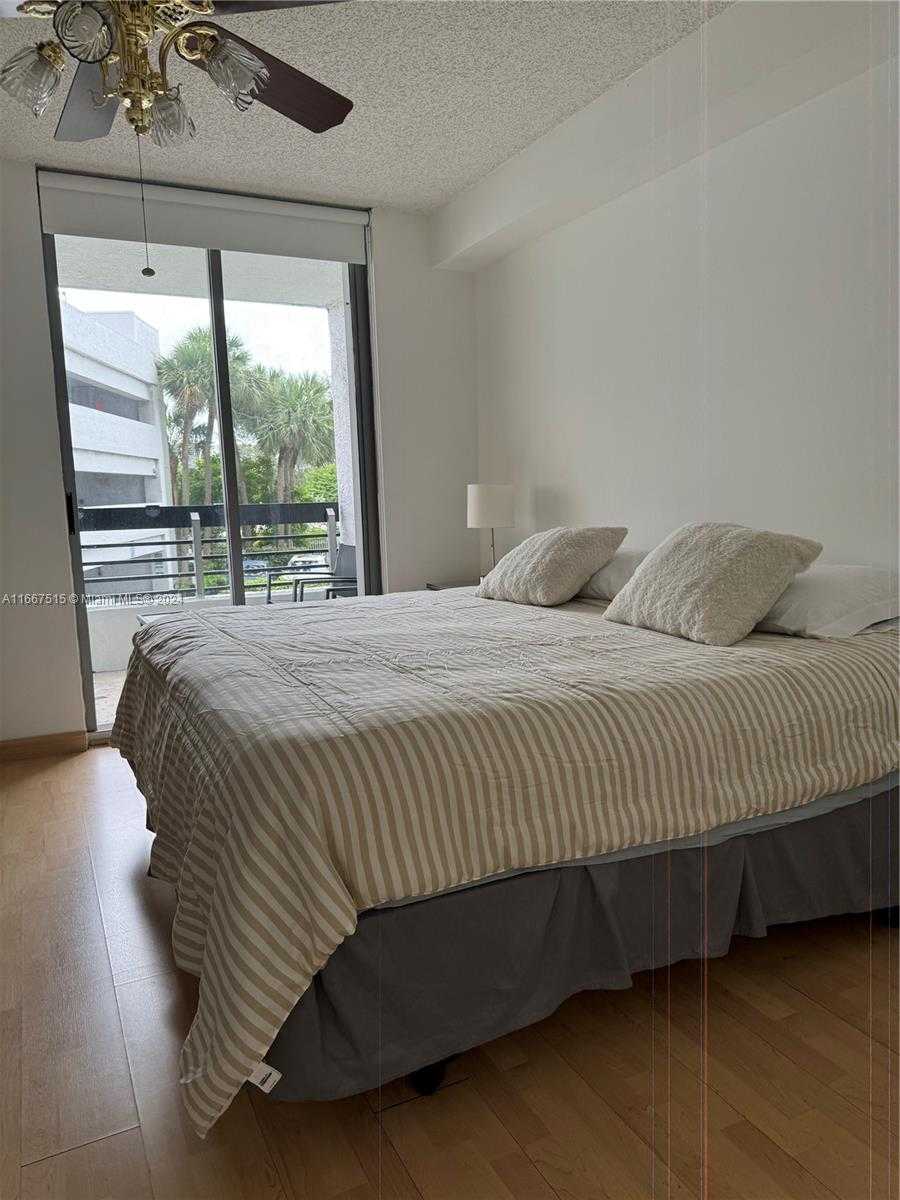 Small Image of 3400 #206, Aventura Number 18