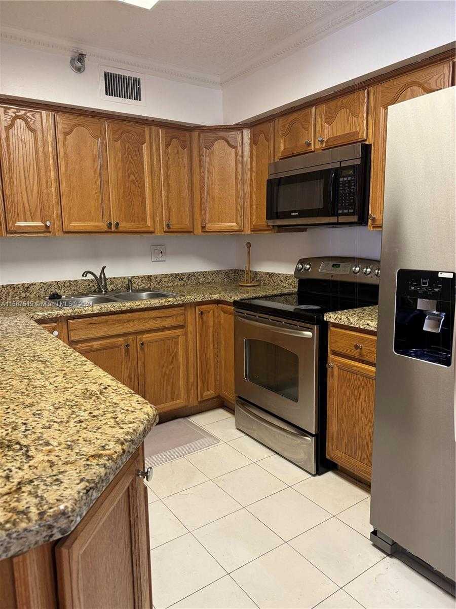 Small Image of 3400 #206, Aventura Number 2